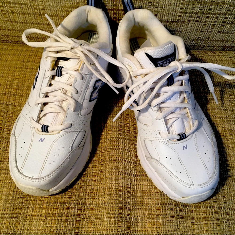 Ladies new balance white training sneaker 608V2 size 8